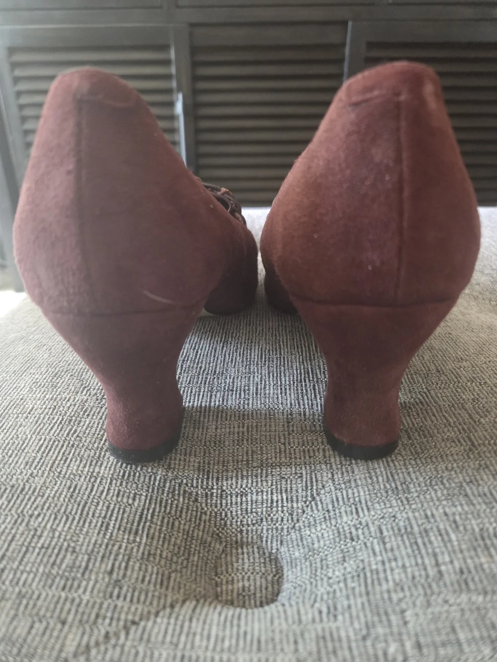 Vintage Candid Statements Womens Burgundy Suede Heels Knotted Vamp Detail Size 8